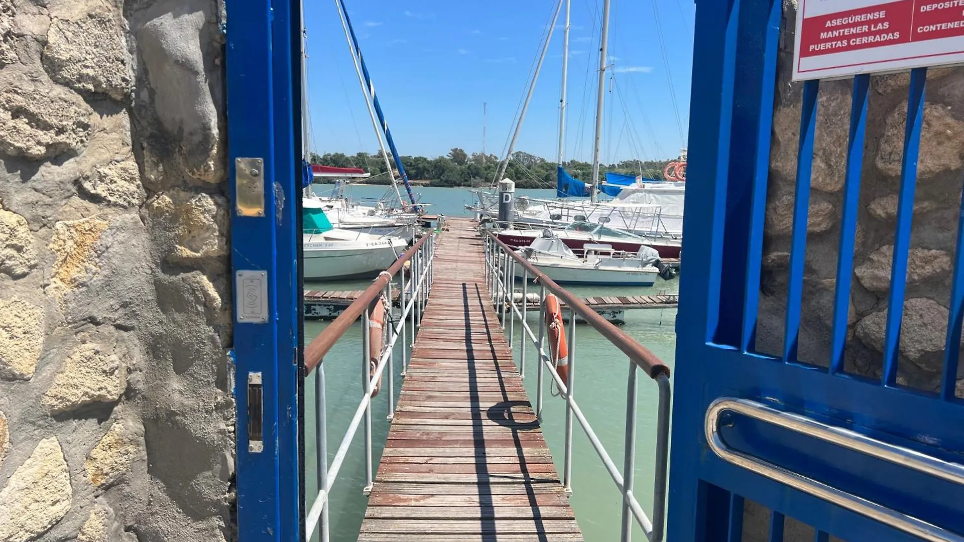 Botel Velero En El Corazon De El Puerto De Santa Maria Hotel